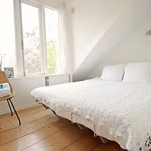 Couette-café Beautiful 2 Floor Vondelpark Apartment. Amsterdam